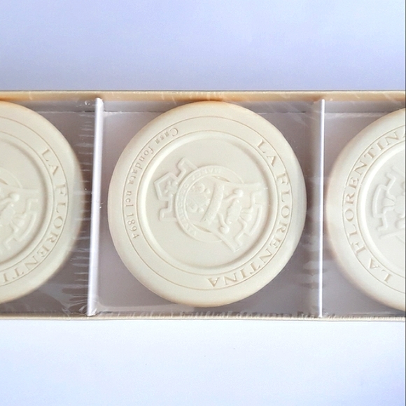 Three (3) Pine & Berry Soaps Gift Box Set (Made in Italy) by La Florentina - Picture 3 of 7